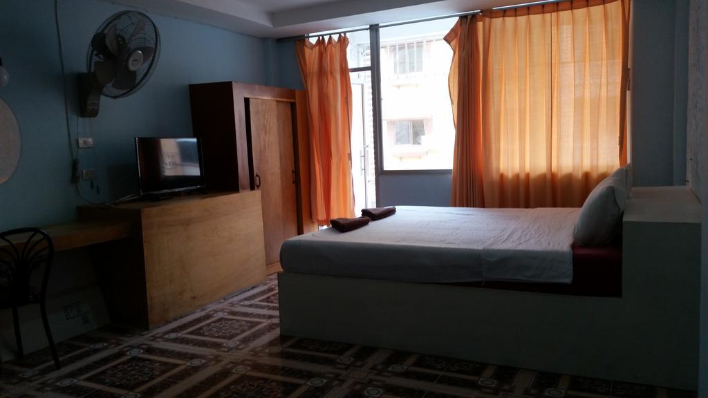 Kc'S Hideaway Hotel Джомтиен Бийч Екстериор снимка